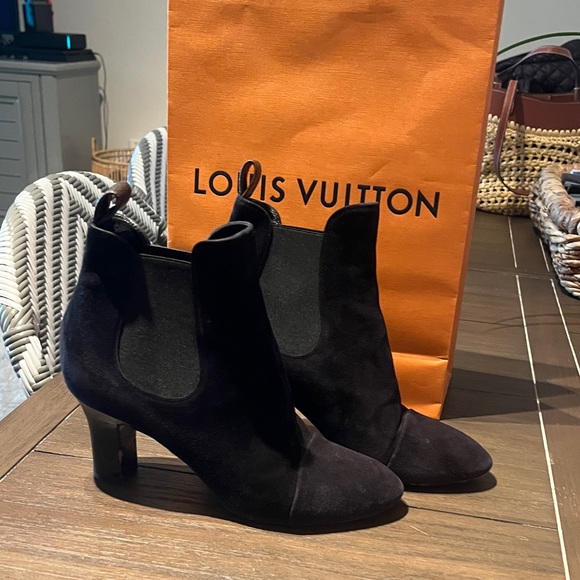 Louis Vuitton Elegant Black Heeled Boots uniform - Picture 1 of 6